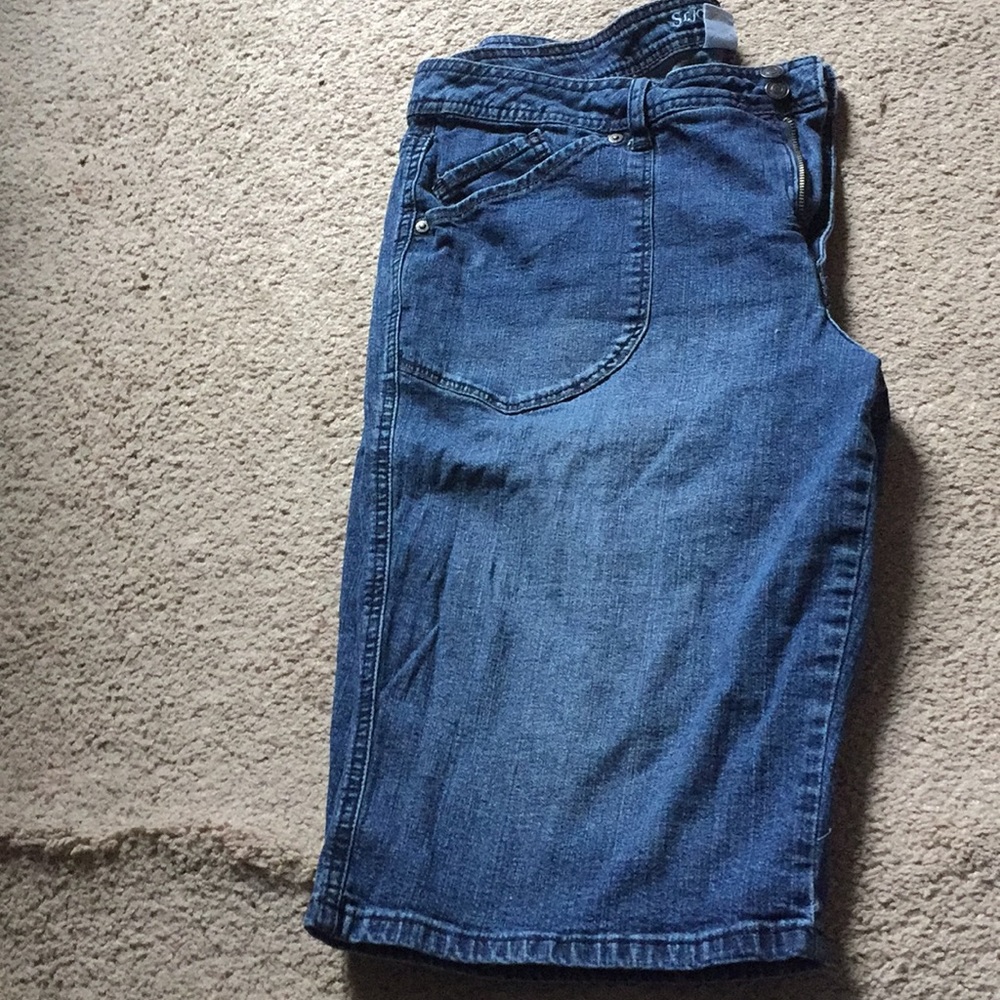 St. John’s bay capris size 16
